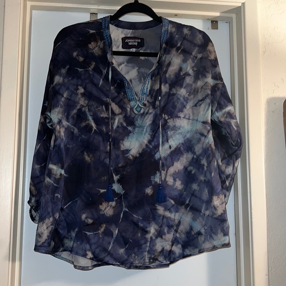 Johnny was MOONLIGHT TIE DYE V-NECK BLOUSE - Picture 5 of 10
